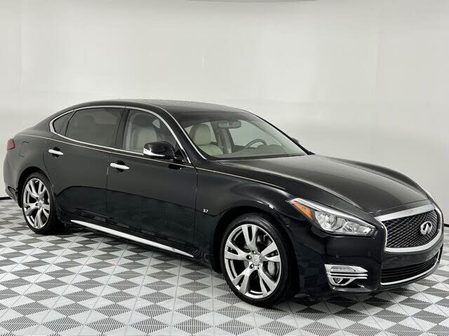 Infiniti Q70L