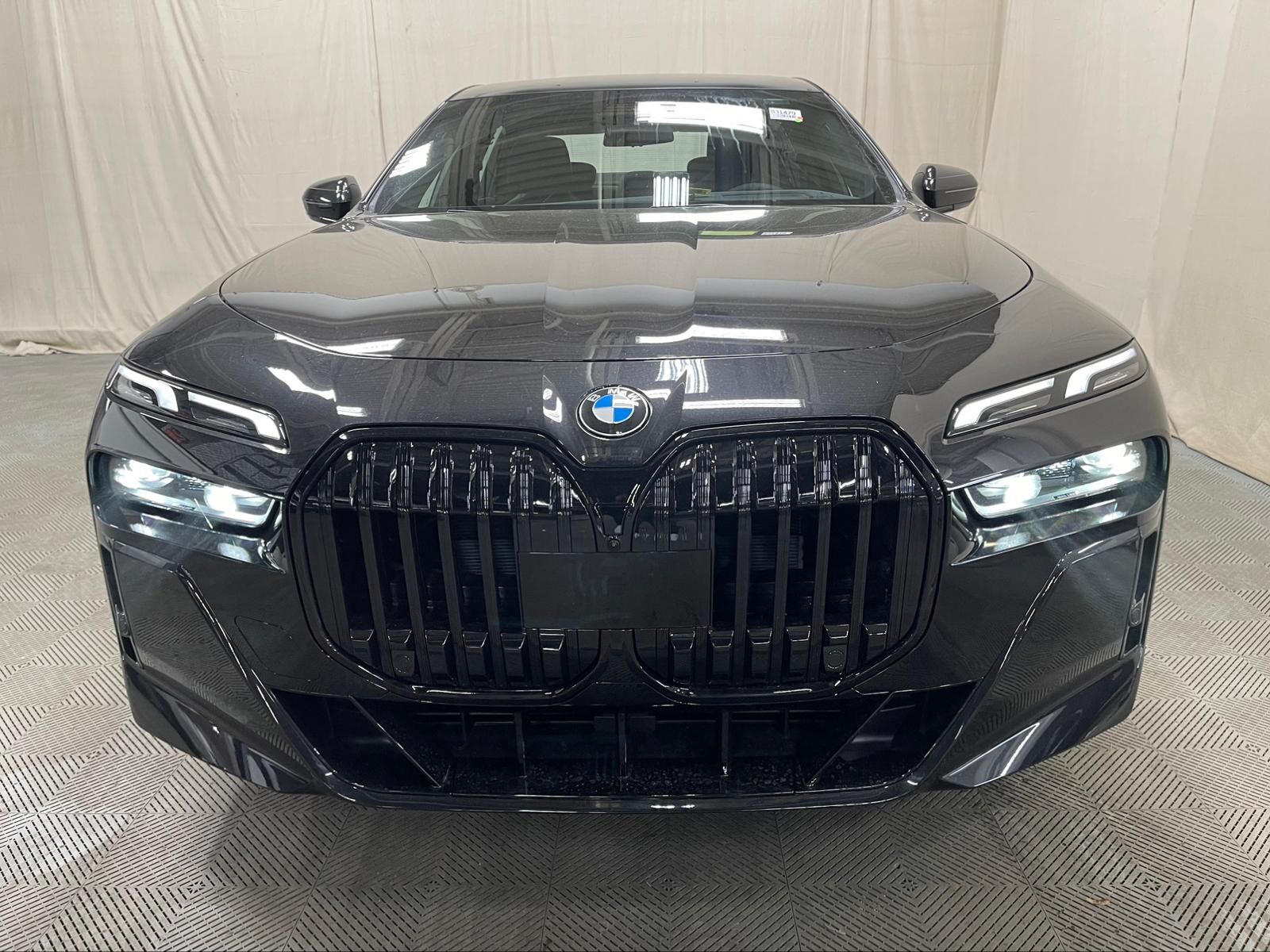 2023 BMW 760i