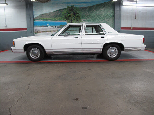 Ford Crown Victoria