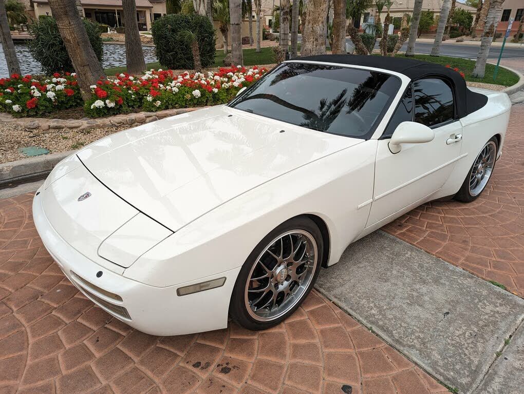 Porsche 944