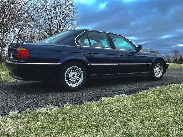 BMW 740i