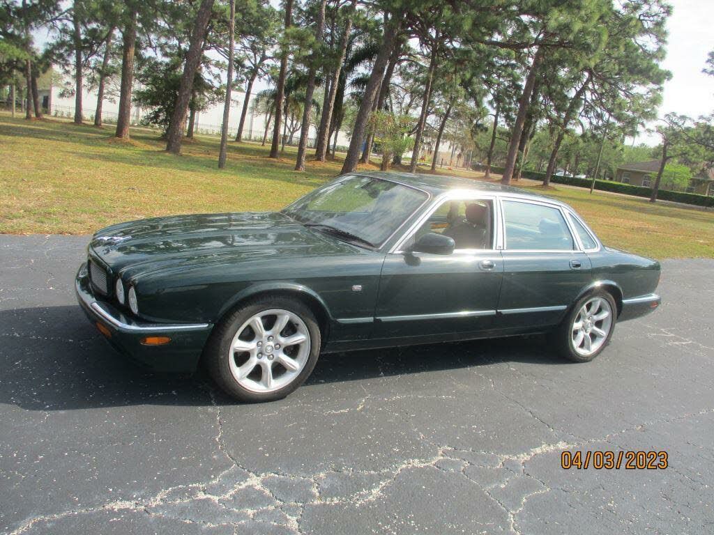 Jaguar XJR