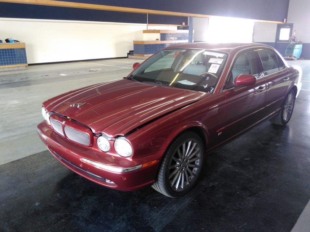 Jaguar XJR