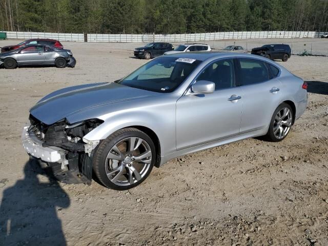 Infiniti M56