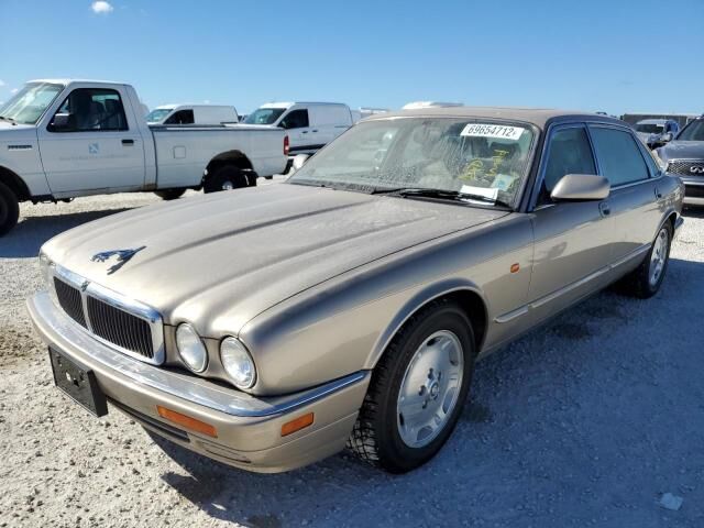 Jaguar XJ6
