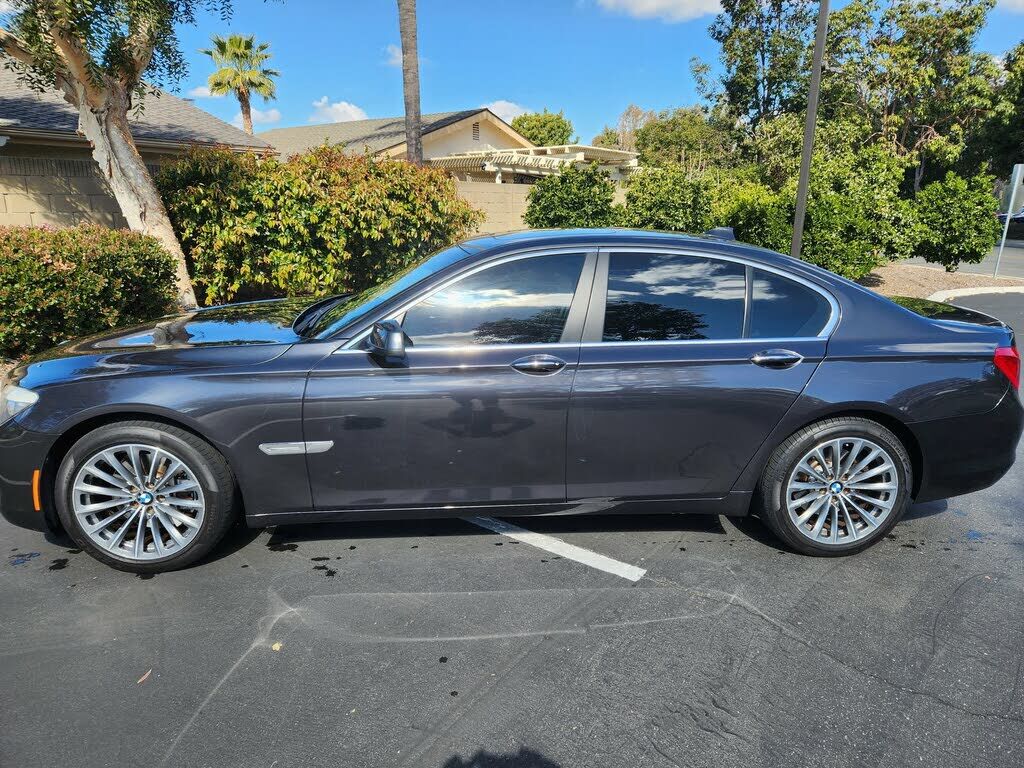 BMW 740i