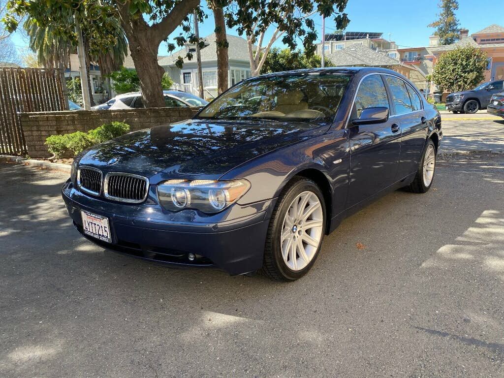 BMW 745i