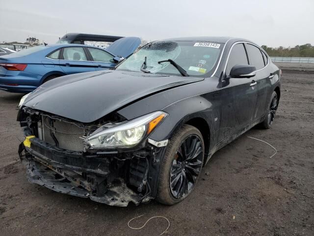 Infiniti Q70