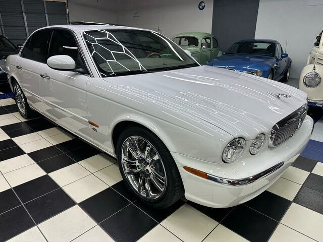 Jaguar XJR