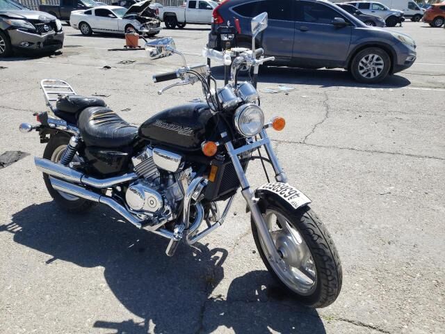 Honda VF750C (MAGNA)