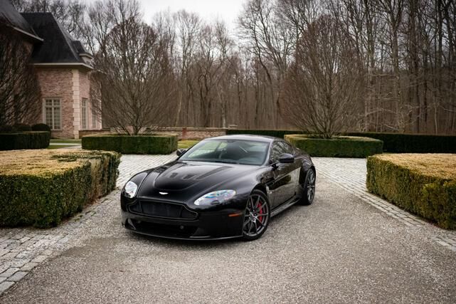 Aston Martin V12 Vantage