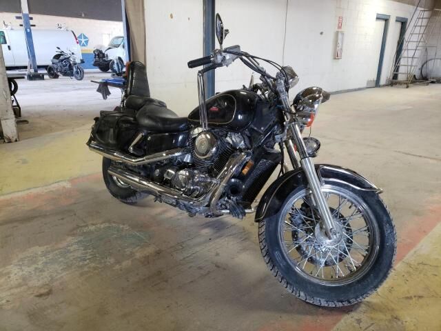 Honda VT1100C2 (SHADOW ACE)