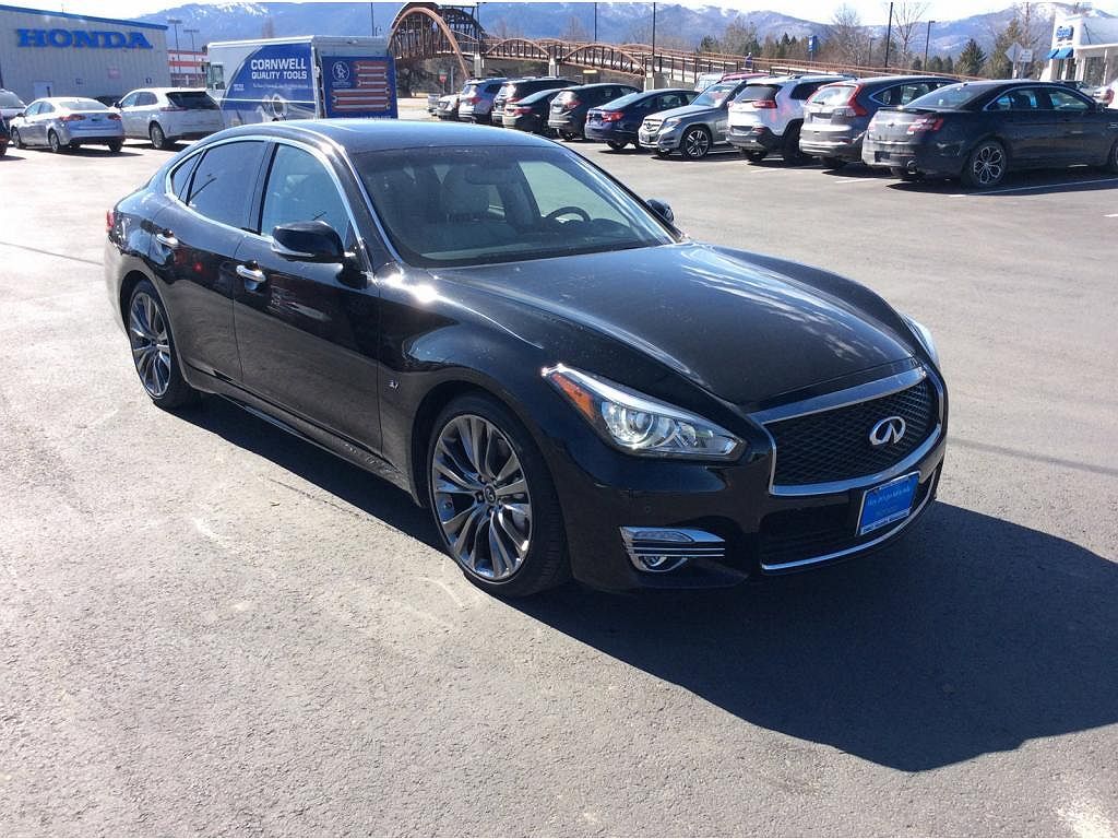 Infiniti Q70
