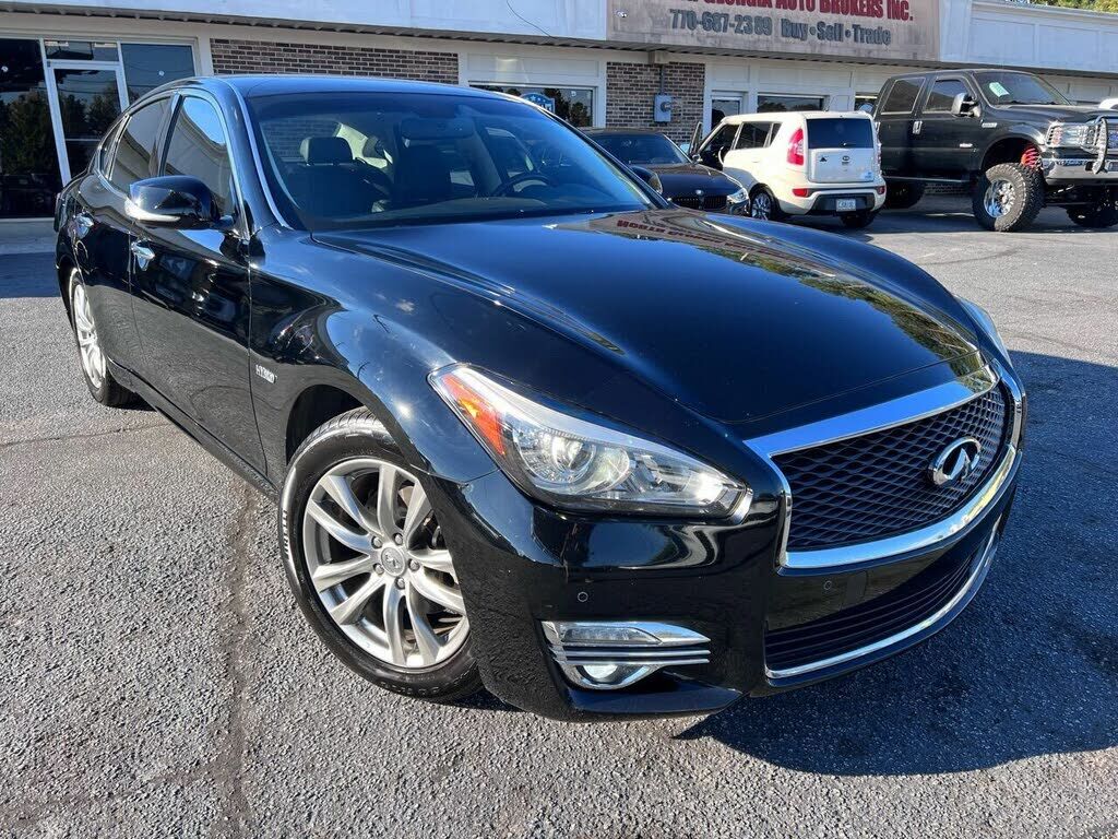 Infiniti Q70L