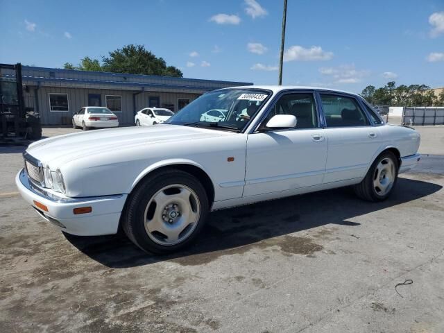 Jaguar XJR