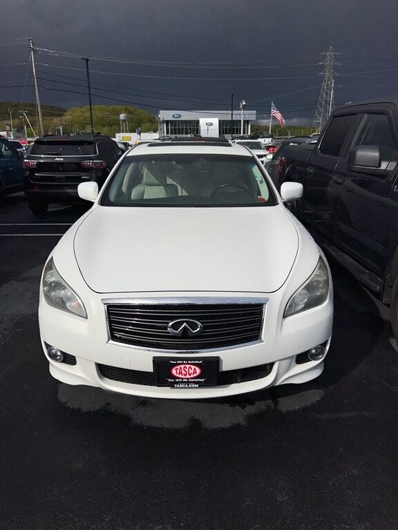 Infiniti M56