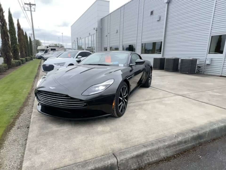 Aston Martin DB11