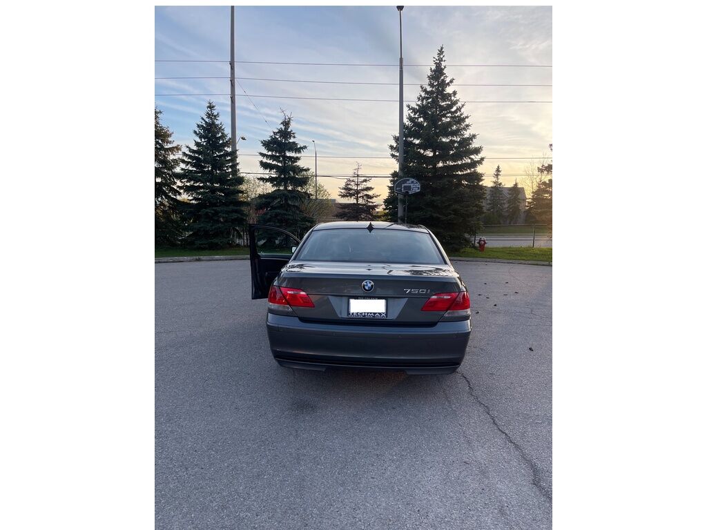 BMW 750i