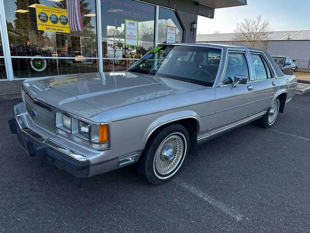 Ford Crown Victoria