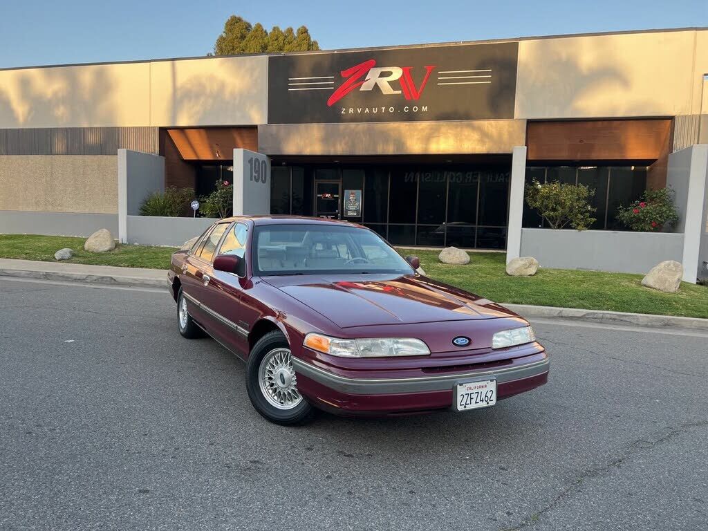 Ford Crown Victoria