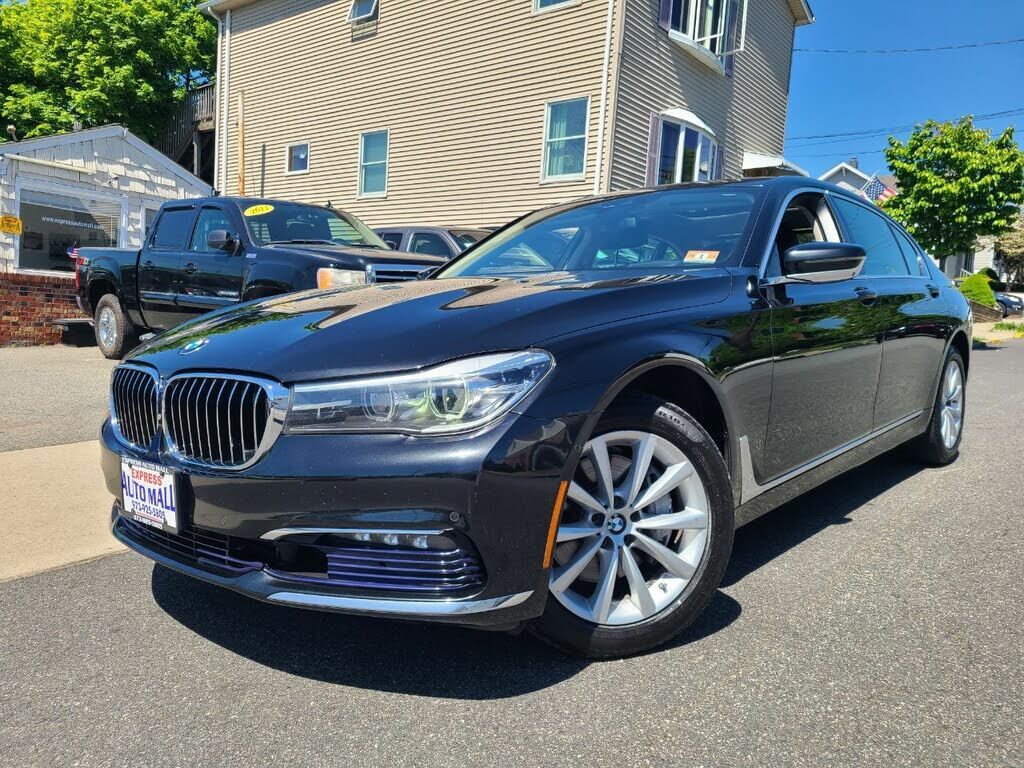 BMW 740i