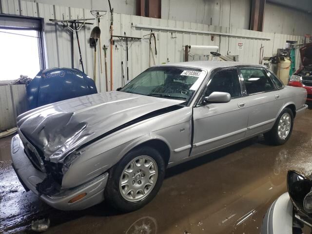 Jaguar XJ8