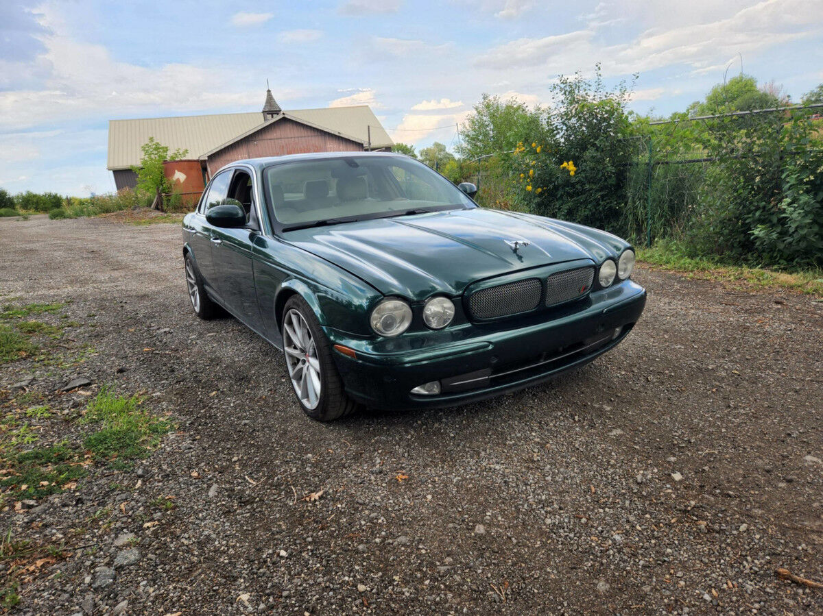 Jaguar XJR