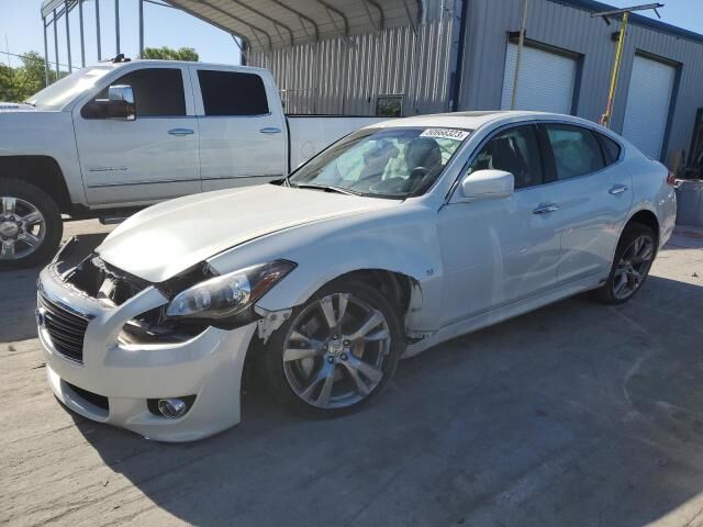 Infiniti Q70