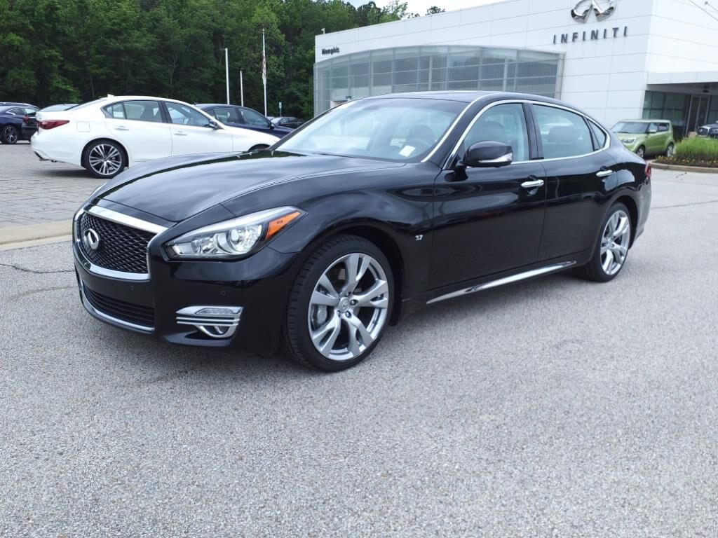 Infiniti Q70L
