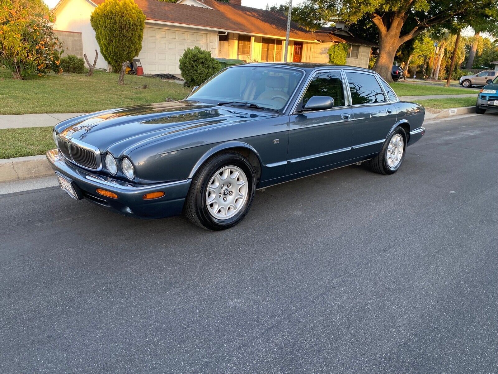 Jaguar XJ