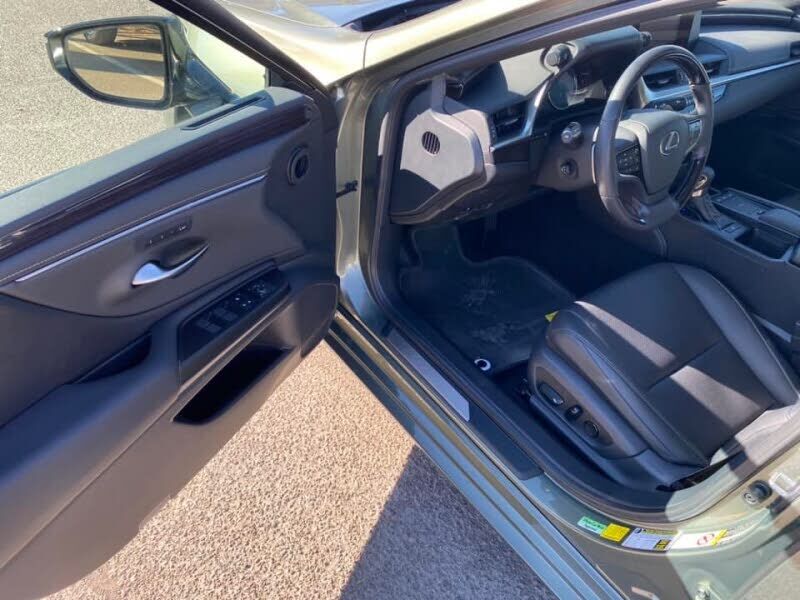 2019 Lexus ES