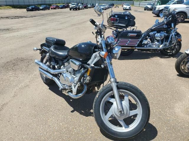 Honda VF750C2 (MAGNA)