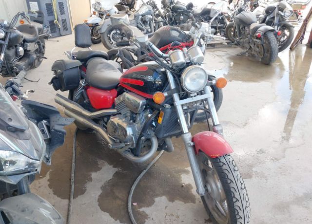 Honda VF750C2 (MAGNA)
