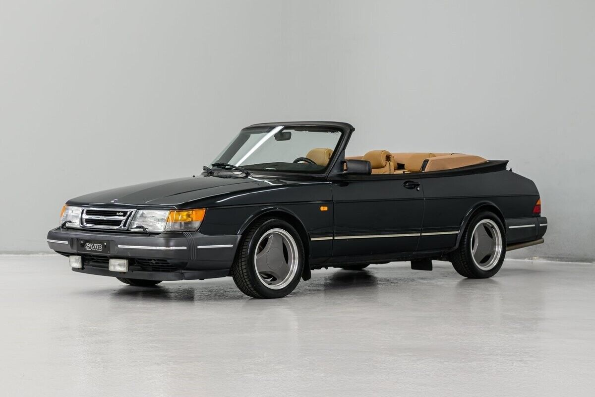 Saab 900