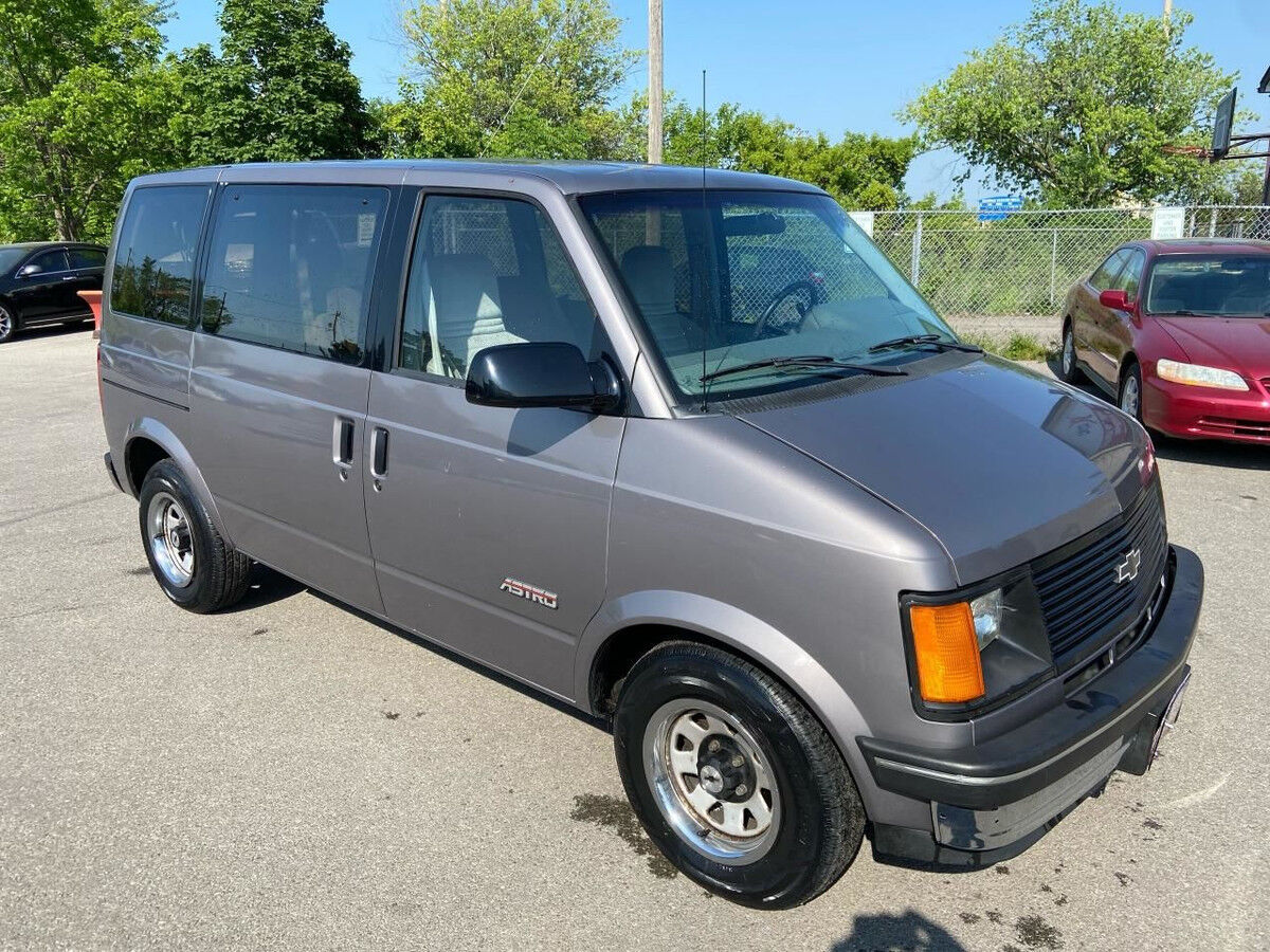 Chevrolet Astro Van