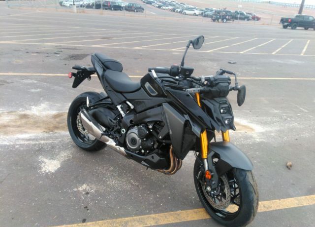 SUZUKI