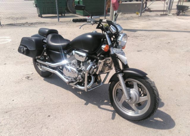 Honda VF750C2 (MAGNA)