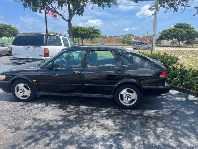 Saab 900