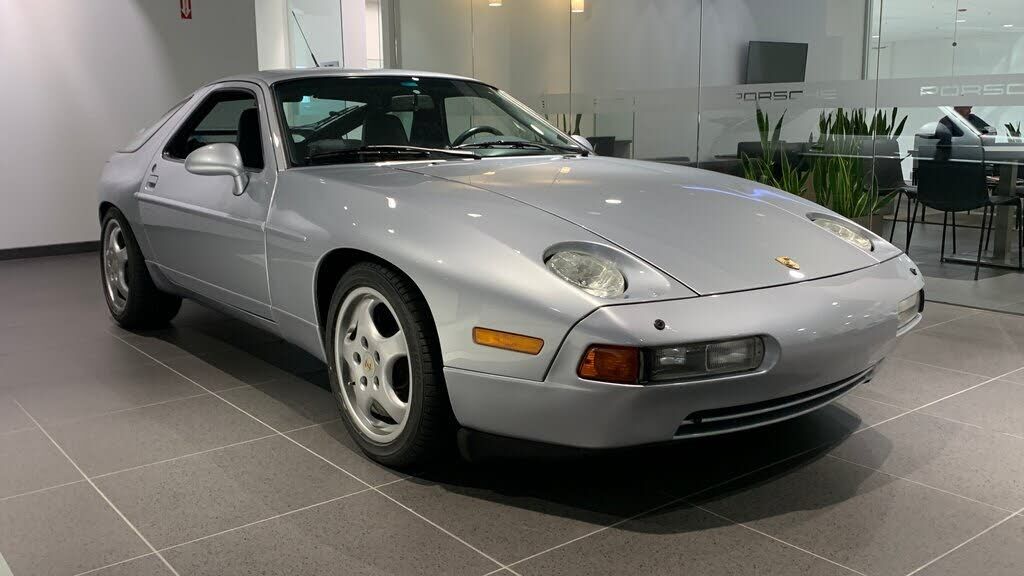 Porsche 928