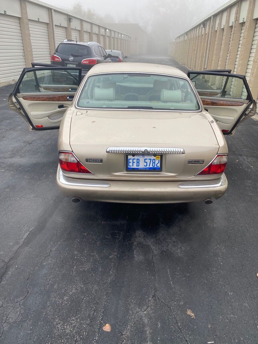 Jaguar Vanden Plas