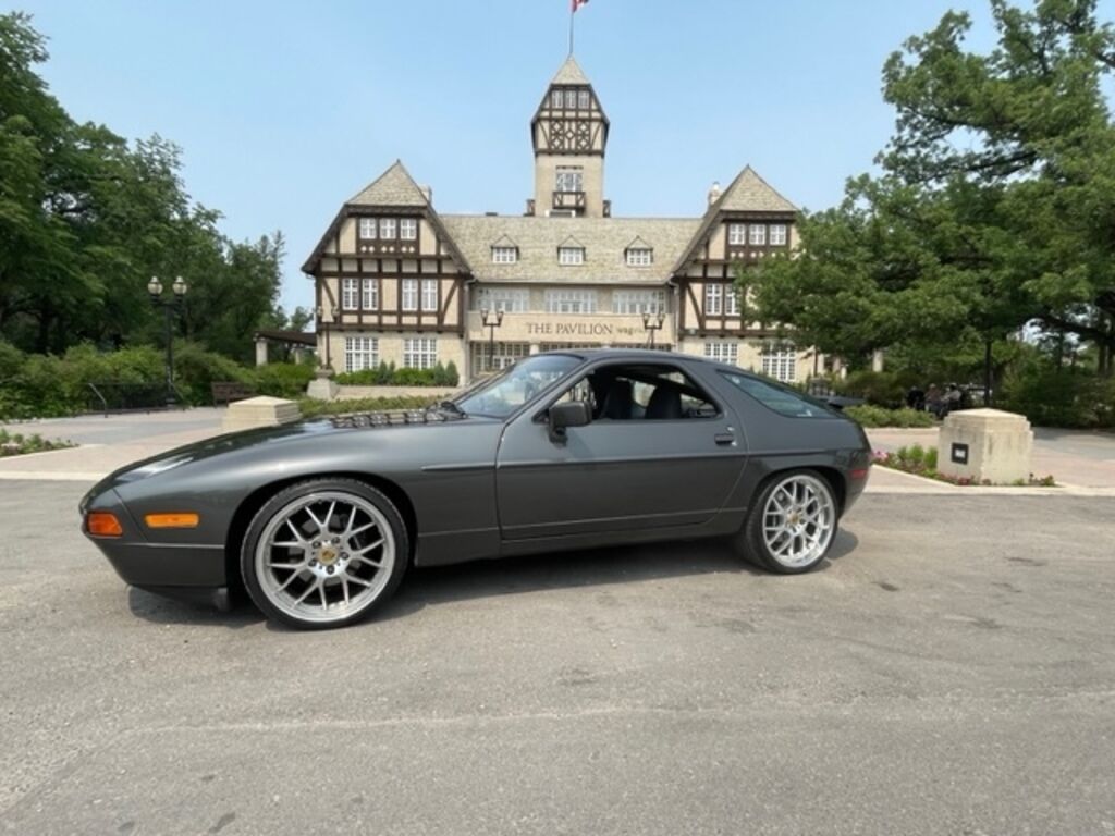 Porsche 928