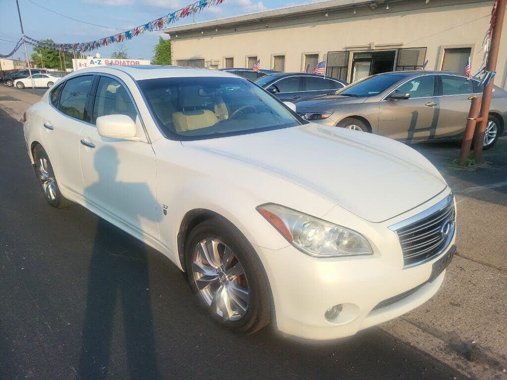 Infiniti Q70