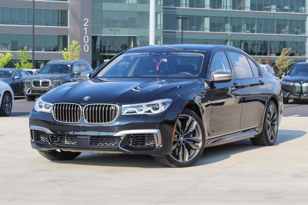 BMW M760i