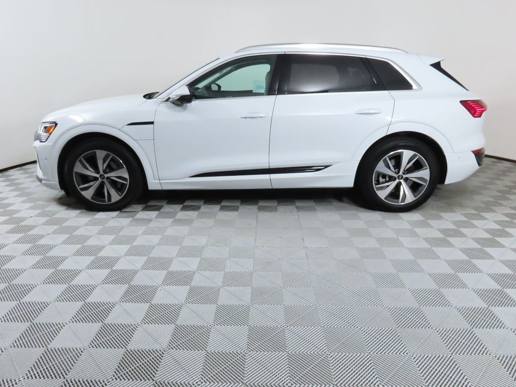2024 Audi Q8