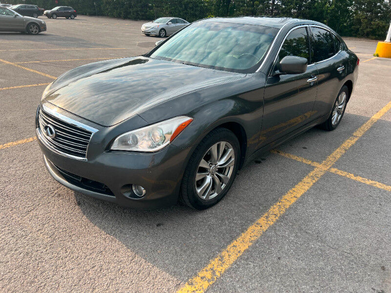 Infiniti M56