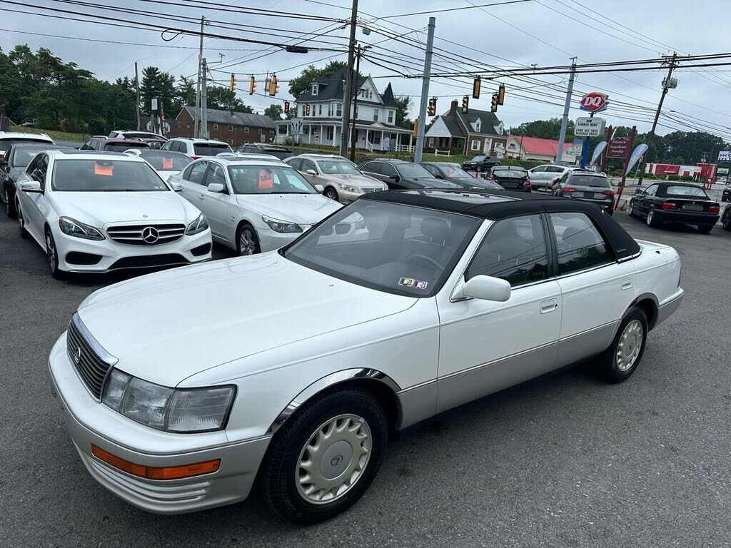 Lexus LS