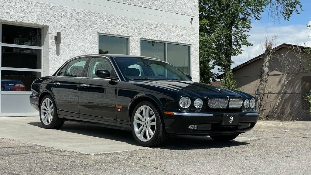Jaguar XJR