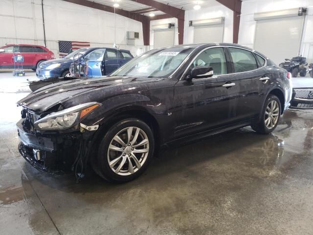 Infiniti Q70