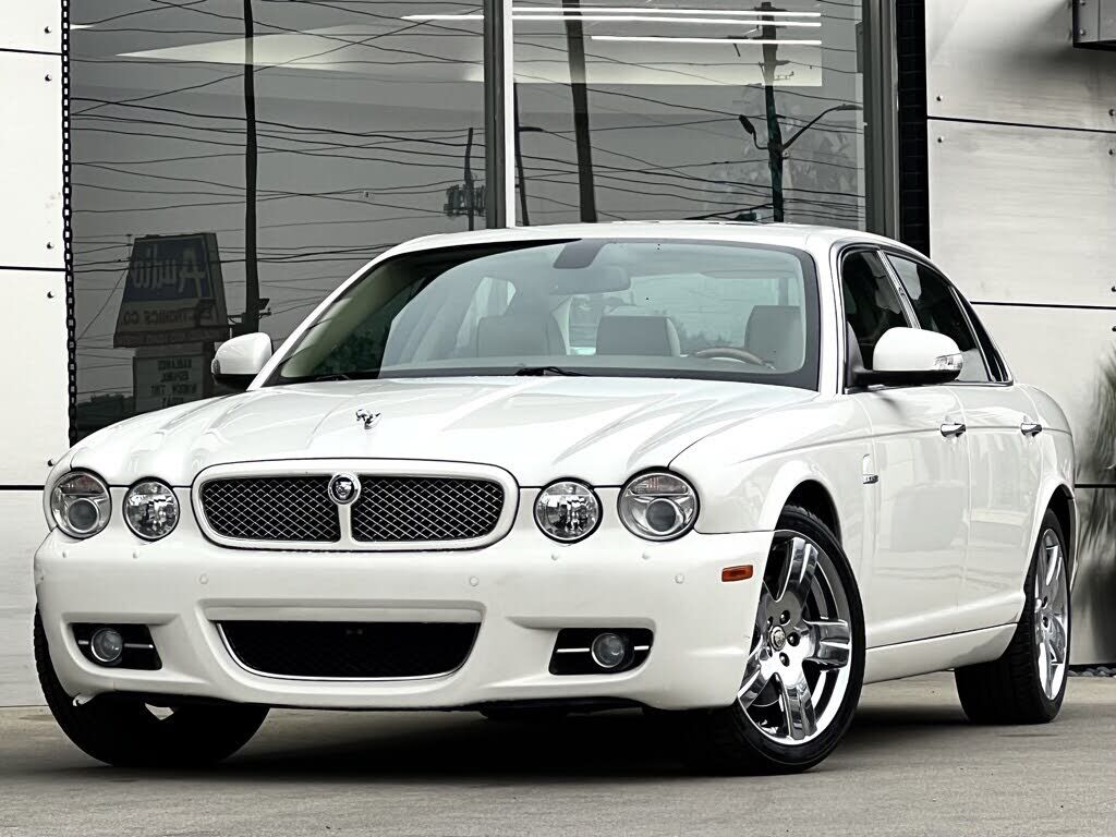 Jaguar XJ