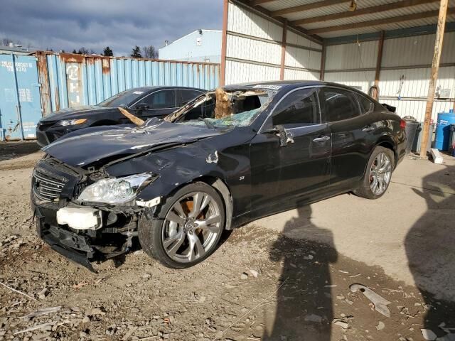 Infiniti Q70